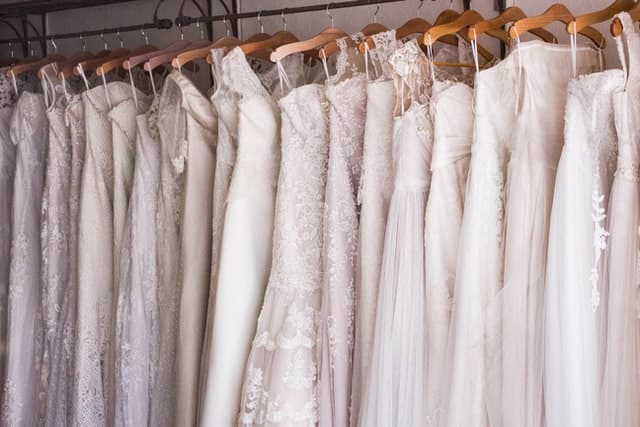 buying your wedding dress